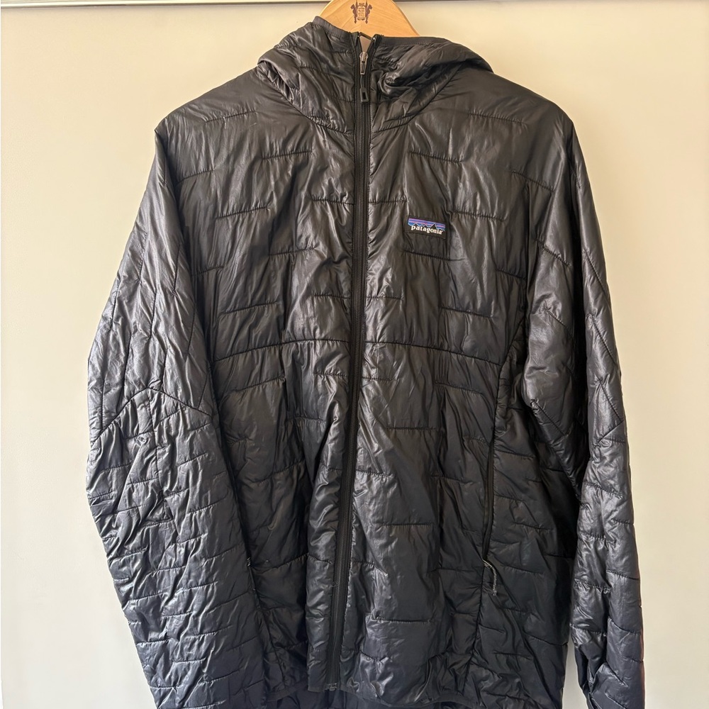 Patagonia Men's Dark Gray Hooded Puffer Jacket